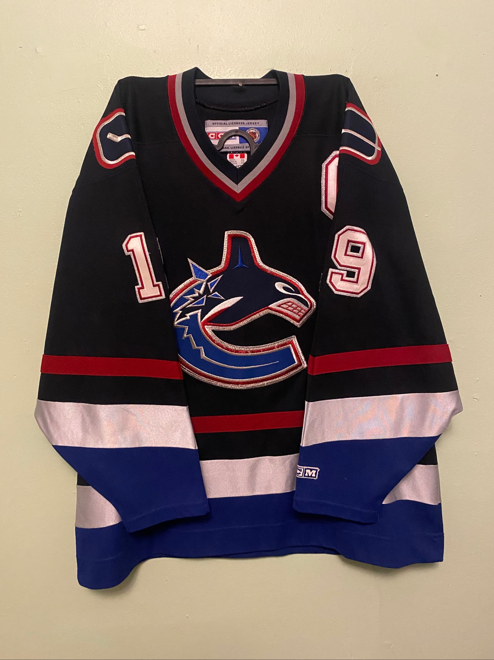 Vancouver Canucks Markus Naslund Vintage CCM NHL Hockey Jersey - Size XXL